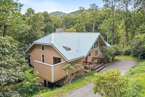 Exterior - Lux Chalet with Amazing Views of Grandfather Mtn! (Seven Devils)