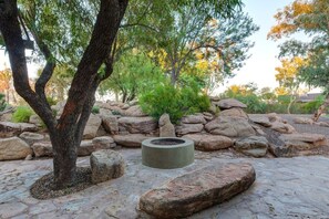 Property grounds - Golfers Paradise Mini golf, BBQ FirePit and a pool (Scottsdale)