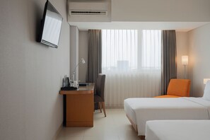 Minibar, individually furnished, desk, free WiFi - The Capital Hotel Surabaya (Surabaya)