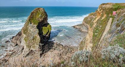 Spacious 3 Bed House - Sleeps 6 - Parking - Wifi