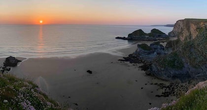 Spacious 3-bed House in Porth Beach, Newquay