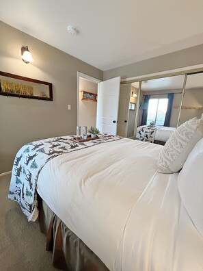 1 bedroom, iron/ironing board, free WiFi, bed sheets - Steps to the Slopes | Cozy Condo + Fireplace (Park City)