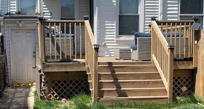 Comfy, family sized home, 10 minutes from the airport. Dog & 420 friendly.