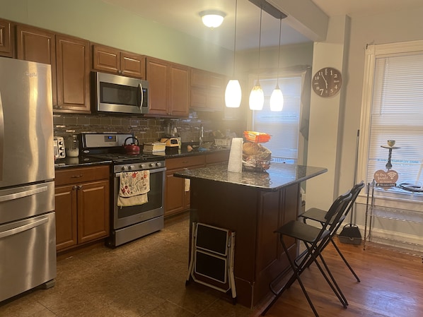 冰箱、微波炉、烤箱、炉灶