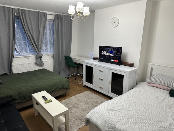 3 habitaciones, tabla de planchar con plancha y wifi gratis 