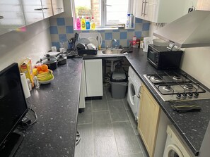 單棟房屋 | 私人廚房 | 雪櫃、微波爐、爐具、電熱水壺