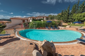 Apartamento, sacada | Piscina | Piscina externa