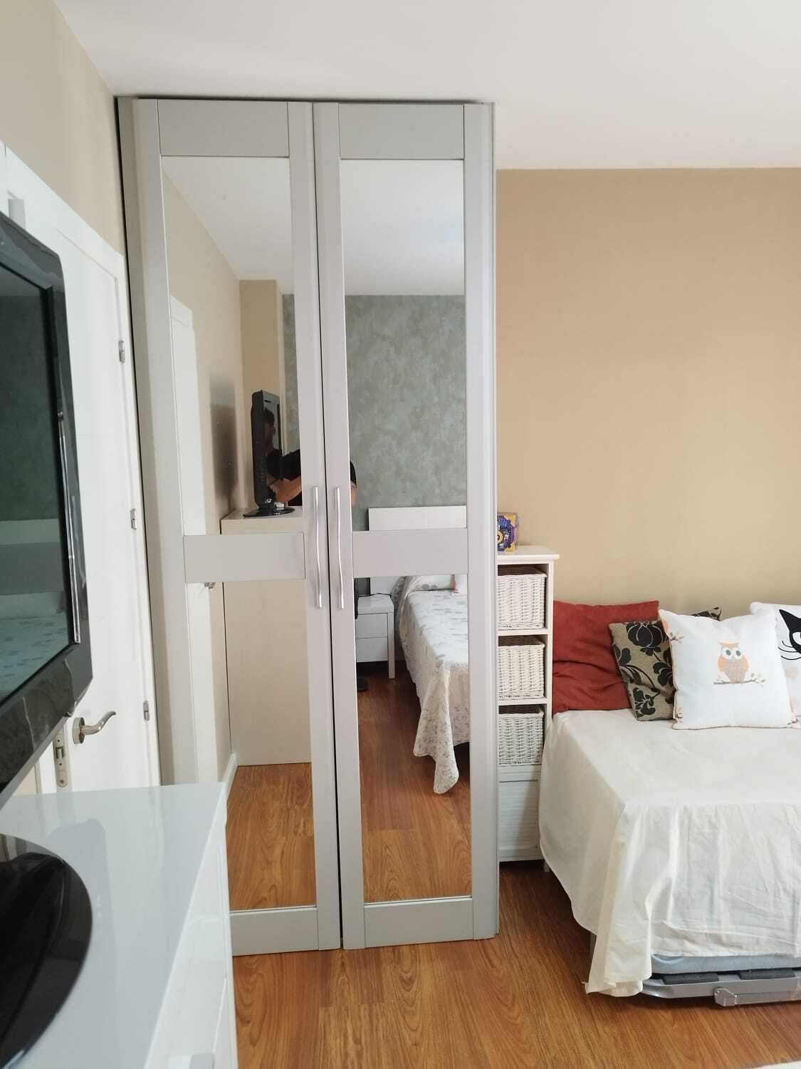 2 slaapkamers, een strijkplank/strijkijzer, beddengoed