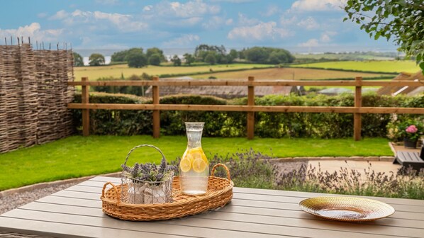 Property grounds - Wallhope Retreat - Chepstow, spectacular views (Chepstow)