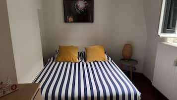 1 chambre, fer et planche à repasser, Wi-Fi gratuit, draps fournis