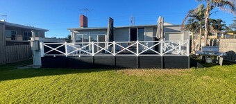 Ahoy Family Beach Escape -  Walking Distance to Foreshore and Main Street