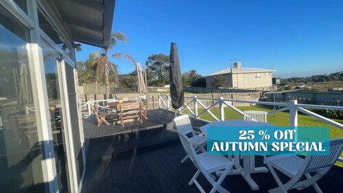 Ahoy Family Beach Escape -  Walking Distance to Foreshore and Main Street