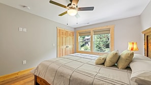 3 chambres, bureau, Wi-Fi gratuit, draps fournis