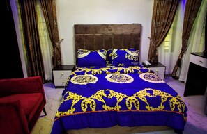 Free WiFi, bed sheets - RichVilla Apartments & Hotels (Lagos)