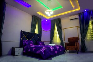 Free WiFi, bed sheets - RichVilla Apartments & Hotels (Lagos)