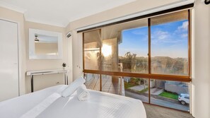 6 bedrooms, desk, iron/ironing board, free WiFi