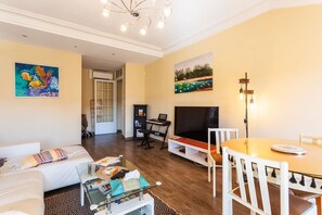 Interior - ICONIC 2 AP4375 By Riviera Holiday Homes (Niza)