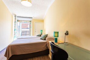 2 slaapkamers, een strijkplank/strijkijzer, gratis wifi, beddengoed