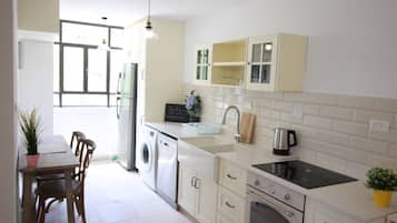 Apartment, 2 Bedrooms, Balcony, City View | Interior