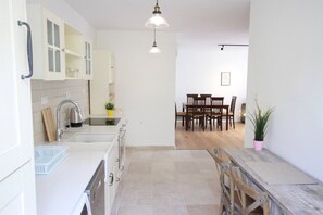 Apartment, 2 Schlafzimmer, Balkon, Stadtblick | Innenbereich