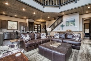 TV, fireplace, video games - TOPSIDE MOUNTAIN SPLASH! (Gatlinburg)