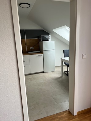 Deluxe Apartment, 1 Bedroom, Kitchen | 1 bilik tidur, meja, Wi-fi percuma, cadar katil