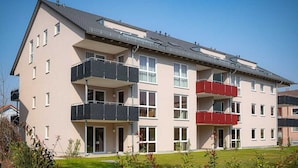 A multi-story residential building with balconies, large windows, and a flat roof. - New Age Boardinghaus Bad Wimpfen (Bad Wimpfen)