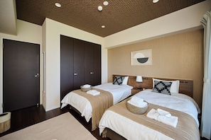 Luxury Condo | 2 bedrooms, desk, free WiFi - Grand blue 303 (Onna)