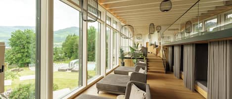 Een sauna, een stoombad, lichaamsbehandelingen, gezichtsbehandelingen