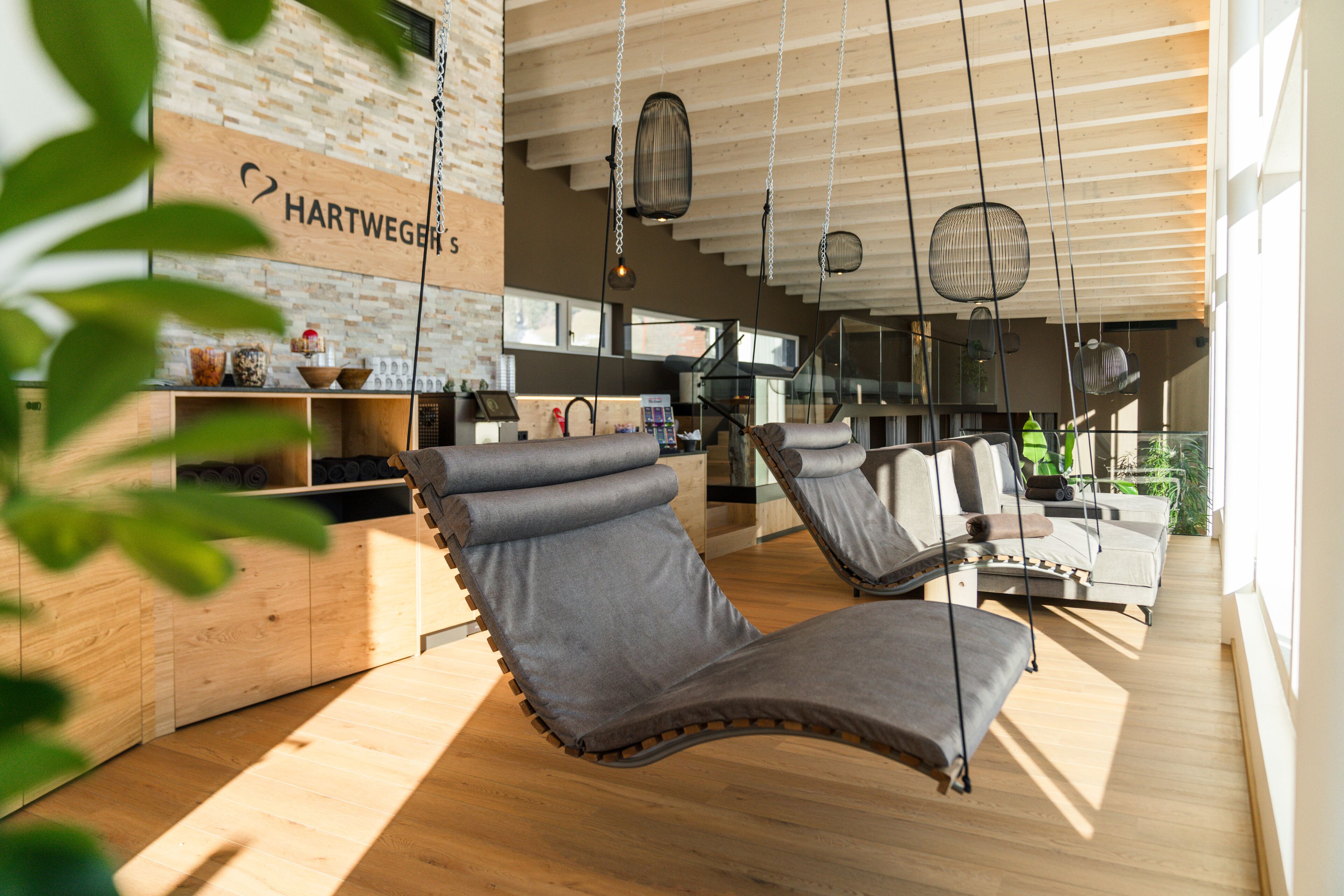 Sauna, steam room, body treatments, facials, 1 treatment room