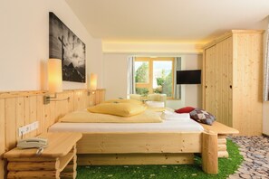 Doppelzimmer Hauser Kaibling mit Balkon | In-room safe, individually decorated, individually furnished, desk - Hartweger's Hotel (Haus)