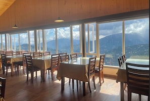 Dining - Sungava Resort- 3 star hotel In Gangtok | Resorts in Gangtok . (Gangtok)
