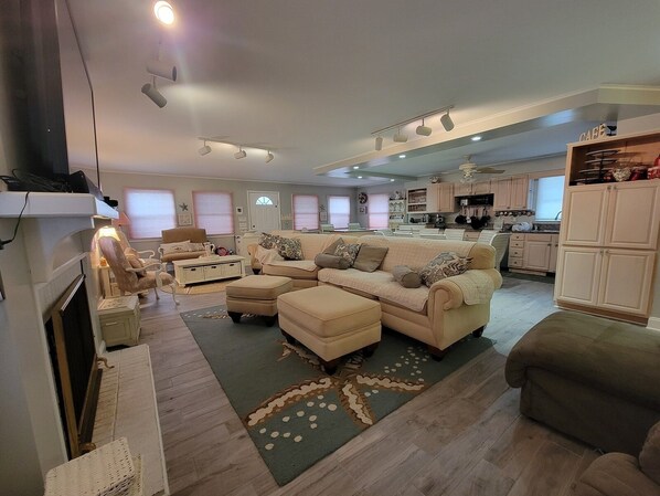 Living area - 3 Bedroom oceanside home in Bethany less than 2 blocks to the beach (Bethany Beach)