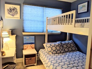 3 bedrooms, free WiFi - 3 Bedroom oceanside home in Bethany less than 2 blocks to the beach (Bethany Beach)