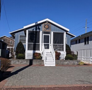 Exterior detail - 3 Bedroom oceanside home in Bethany less than 2 blocks to the beach (Bethany Beach)