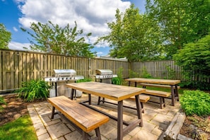 Outdoor dining - Beautiful inn, Lighthouse Landing. #3 Sea Glass (Ogunquit)