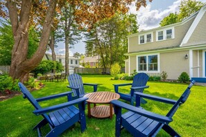 Outdoor dining - Beautiful inn, Lighthouse Landing. #3 Sea Glass (Ogunquit)