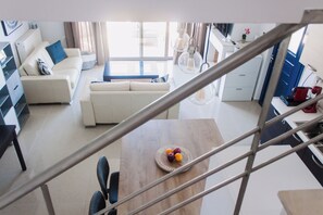 Smart TV 42 pulgadas con canales de televisión por cable, chimenea