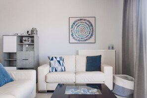 Comfort Villa, Pool Access, Sea View | Living area | 42-inch Smart TV with cable channels, fireplace