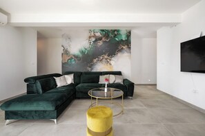 Smart TV - Relax in a Villa with Pool Surrounded by Picturesque Space (Škropeti)