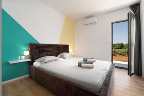 4 bedrooms, in-room safe, desk, iron/ironing board - Relax in a Villa with Pool Surrounded by Picturesque Space (Škropeti)