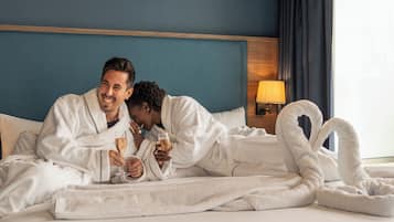 Premium bedding, in-room safe, desk, blackout drapes