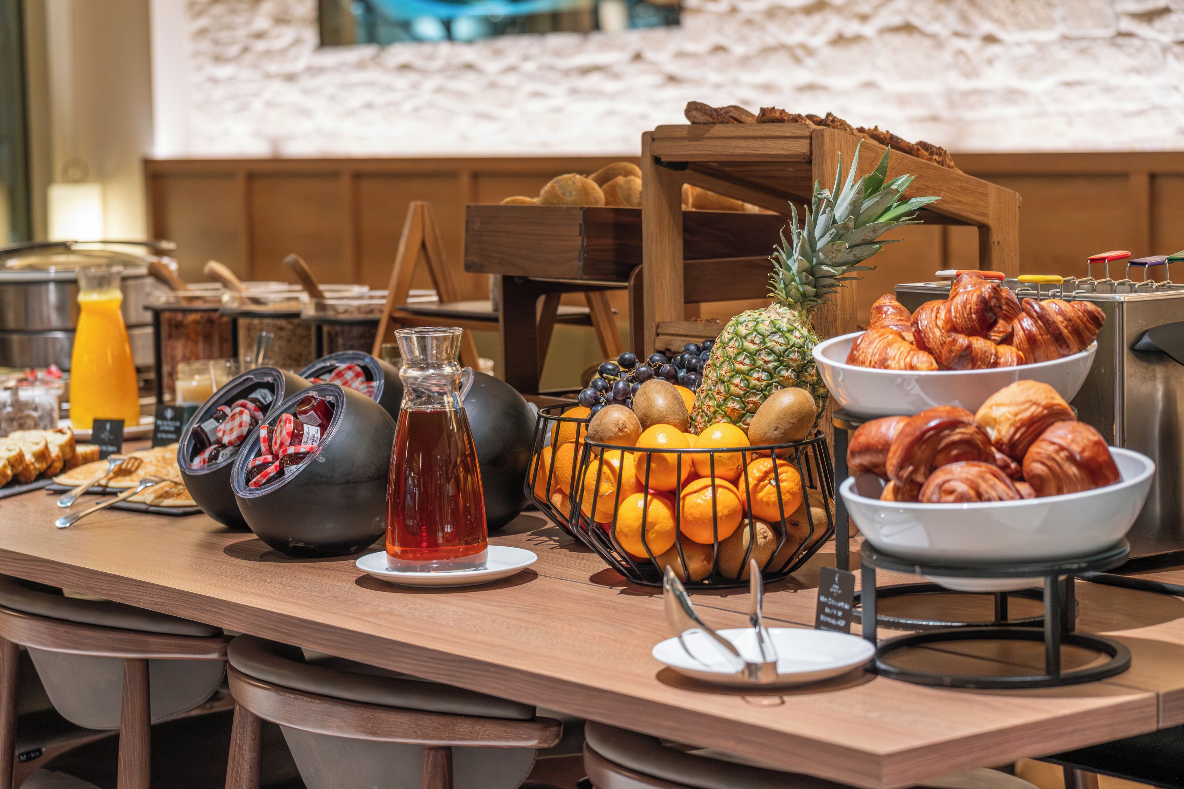 Daily buffet breakfast for a fee