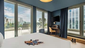 Premium bedding, in-room safe, desk, blackout curtains