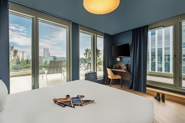 Deluxe Double Room | Premium bedding, in-room safe, desk, blackout drapes