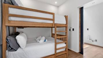 2 slaapkamers, een bureau, wifi, beddengoed