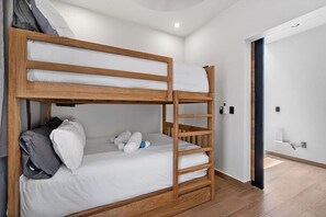 2 slaapkamers, een bureau, wifi, beddengoed