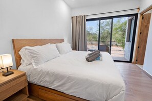 2 bedrooms, desk, WiFi, bed sheets - Quiet La Punta Surf Villa (Santa María Colotepec)