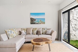 TV connectée, chaîne hi-fi, espaces bureaux