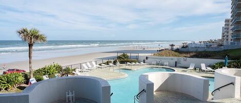 Lämmitetty uima-allas